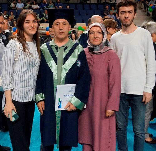Gazeteci Ahmet Bilge Tirebolu İletişim Fakültesi’ni 1’incilikle bitirdi