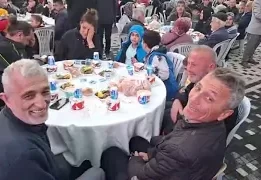 CUMNHURİYET MEYDANI’NI HUZUR VE BEREKET SARDI.