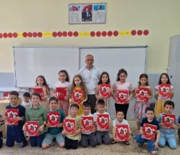 ÖĞRETMEN NACİ AKTAŞ’TAN ÖĞRENCİLERİNE DONDURMA SÜRPRİZİ!