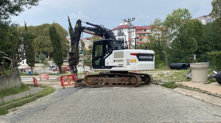 ESNAF DERTLİ! ANA YOL 10. GÜNÜNDE YİNE ÇALIŞMA YOK, YOL YİNE KAPALI