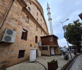 BULANCAK ORTA CAMİİ GİRİŞİNDE İMAM İÇİN YAPILAN ODA