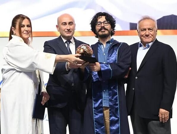 YKS TÜRKİYE 1.’Sİ HALİD OĞUZ SERÇE, BAU PSİKOLOJİ BÖLÜMÜNÜ BİRİNCİLİKLE TAMAMLADI