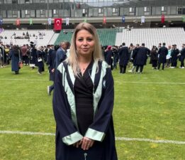 45 YAŞINDAKİ SRC EĞİTMENİ, 7. ÜNİVERSİTESİNİ BİRİNCİLİKLE BİTİRDİ