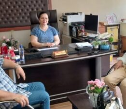 GİRESUN KANUNİ ORTAOKULU’NDA EMEKLİ MÜDÜRLERİN ZİYARETİ