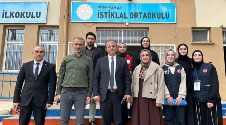 BİZ BÜYÜK BİR AİLEYİZ