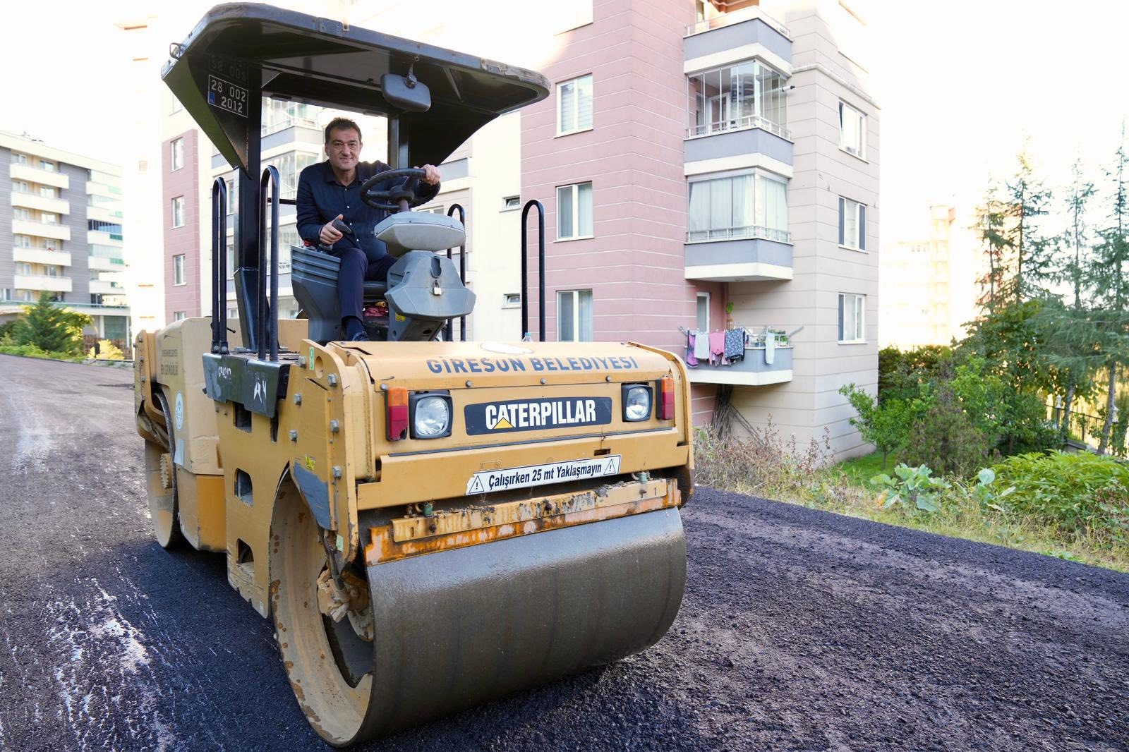 ASFALT ÇALIŞMASI TÜM HIZIYLA SÜRÜYOR