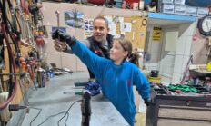 YAKUP ZERE SANAYİ SİTESİNDE MİNİK BİR YARDIMCI, BÜYÜK BİR KALP