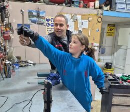 YAKUP ZERE SANAYİ SİTESİNDE MİNİK BİR YARDIMCI, BÜYÜK BİR KALP