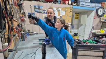 YAKUP ZERE SANAYİ SİTESİNDE MİNİK BİR YARDIMCI, BÜYÜK BİR KALP