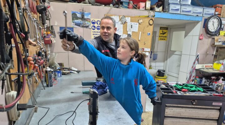 YAKUP ZERE SANAYİ SİTESİNDE MİNİK BİR YARDIMCI, BÜYÜK BİR KALP