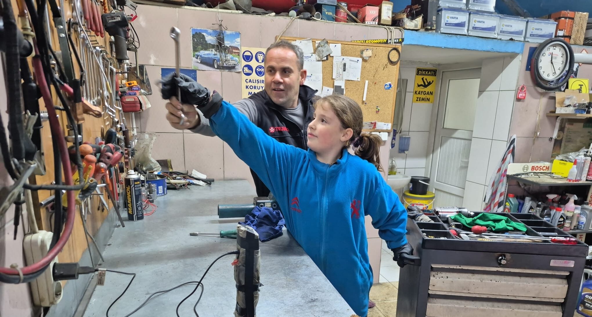 YAKUP ZERE SANAYİ SİTESİNDE MİNİK BİR YARDIMCI, BÜYÜK BİR KALP