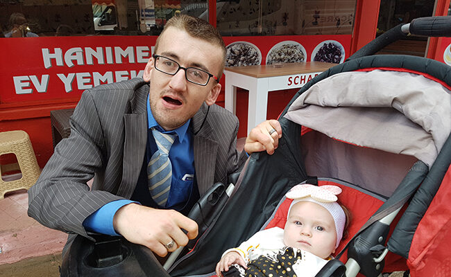 O, BU ŞEHRİN SESSİZ AMA EN GÜÇLÜ SESLERİNDEN BİRİYDİ.