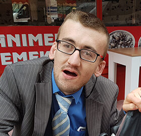 O, BU ŞEHRİN SESSİZ AMA EN GÜÇLÜ SESLERİNDEN BİRİYDİ.