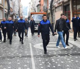 KALDIRIM İŞGALİNE ÖDÜN VERİLMİYOR