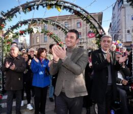 YENİ YIL ÇARŞISI COŞKUYLA AÇILDI