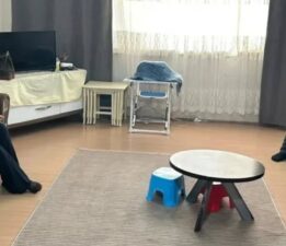 KAYMAKAM EŞİ ÇİĞDEM TUNCER’DEN ÖZEL ÖĞRENCİLERE DUYGU YÜKLÜ ZİYARET