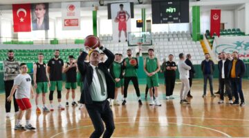 BAŞKAN KÖSE ZORLU MAÇ ÖNCESİNDE KERASUSSPOR ANTRENMANINI ZİYARET ETTİ