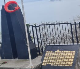 ŞEHİTLİK ANITINDAKİ TAHRİBAT VE BAKIMSIZLIK