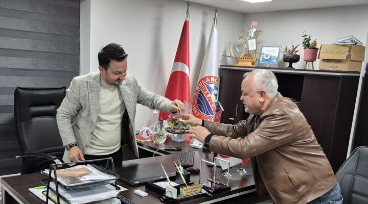 ÜMREDEN DÖNEN FEN İŞLERİ MÜDÜRÜ TANRIVERDİ’YE ANLAMLI ZİYARET