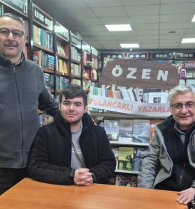 18 YAŞINDA 5. KİTABIN TASLAĞINI HAZIRLIYOR