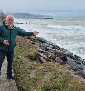 KARADENİZ SAHİL YOLU’NDA “T” DALGAKIRANLAR NEDEN YAPILMADI?