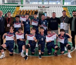 ATATÜRK ORTAOKULU VOLEYBOL TAKIMI BÖLGE ŞAMPİYONU OLDU
