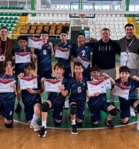 ATATÜRK ORTAOKULU VOLEYBOL TAKIMI BÖLGE ŞAMPİYONU OLDU