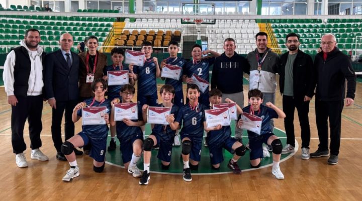 ATATÜRK ORTAOKULU VOLEYBOL TAKIMI BÖLGE ŞAMPİYONU OLDU