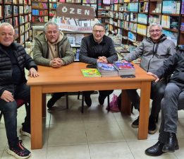  KİTAPLARIN ARASINDA YARIM ASIRLIK DOSTLUK