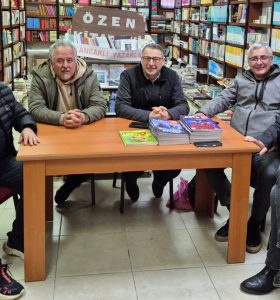  KİTAPLARIN ARASINDA YARIM ASIRLIK DOSTLUK