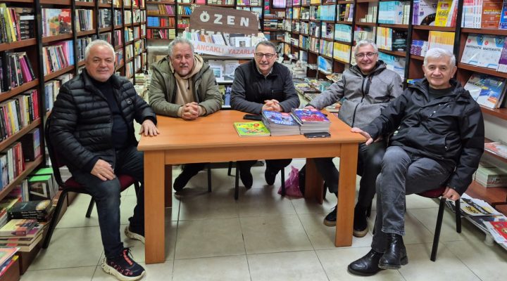  KİTAPLARIN ARASINDA YARIM ASIRLIK DOSTLUK