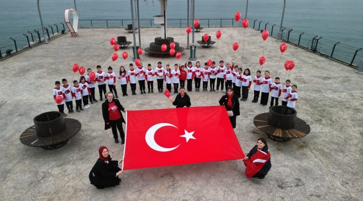 BAYRAĞA ADANMIŞ BİR HAFTA