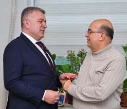  BAŞKAN SIBIÇ’TAN SAĞLIK KAHRAMANLARINA ANLAMLI ZİYARET