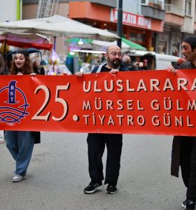 BULANCAK’TA TİYATRO RÜZGÂRI SOKAKLARA TAŞTI