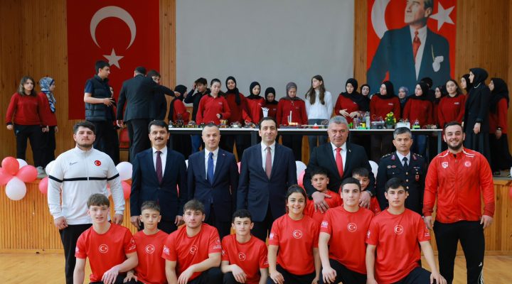 ATA’NIN EMANETİ GENÇLİK, BAYRAMINI GURURLA KUTLADI