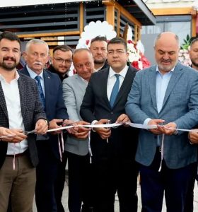 KONAK KAFE KAPILARINI AÇTI