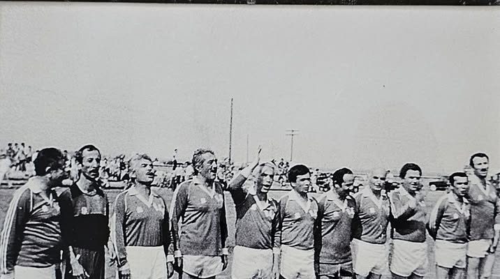 BİR FOTOĞRAFA SIĞAN DOSTLUK, VEFA VE FUTBOLUN ALTIN YILLARI
