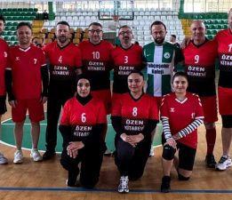 GİRESUN’DA KURUMLAR ARASI VOLEYBOL HEYECANI SALONLARI ISITIYOR