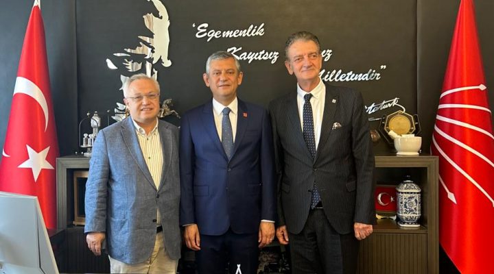 HÜSNÜ BOZKURT VE BASRİ GÜRSOY CHP LİDERİYLE BİR ARAYA GELDİ