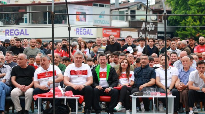 BULANCAK’TA MİLLİ HEYECAN CUMHURİYET MEYDANI’NDA TEK YÜREK OLDU