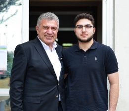 BAŞKAN NECMİ SIBIÇ’TAN BABALAR GÜNÜ’NDE YÜREKLERE DOKUNAN HAREKET