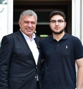 BAŞKAN NECMİ SIBIÇ’TAN BABALAR GÜNÜ’NDE YÜREKLERE DOKUNAN HAREKET