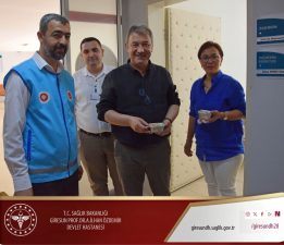 HASTANE KORİDORLARINDA GÖNÜLLERE DOKUNAN AŞURE BEREKETİ