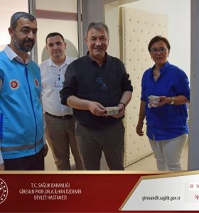 HASTANE KORİDORLARINDA GÖNÜLLERE DOKUNAN AŞURE BEREKETİ