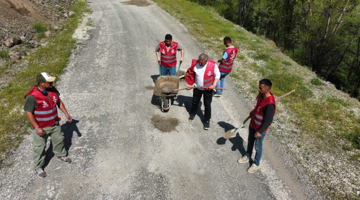 ALUCRA’DA KÖY YOLLARI TEPKİSİ: “BU YOLLAR HİZMET BEKLİYOR”
