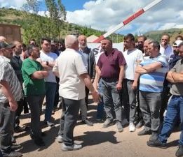 MADEN İŞÇİLERİ İSYAN ETTİ