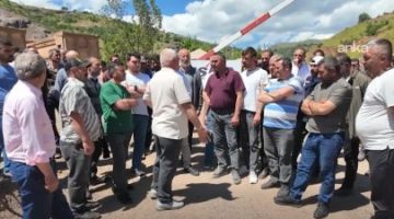 MADEN İŞÇİLERİ İSYAN ETTİ