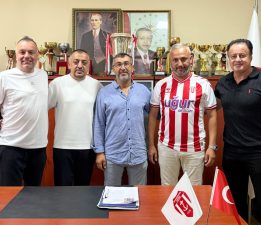 1926 BULANCAKSPOR’DA YENİ DÖNEM BAŞLADI! ÖMER FARUK UZUNER İÇİN İMZA TÖRENİ DÜZENLENDİ