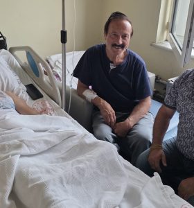 YILLARIN İKİ USTA BERBERİ HASTANEDE BULUŞTU