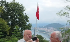 OSMAN AĞA ANIT MEZARI BAŞINDA CANLI YAYIN SÜRPRİZİ